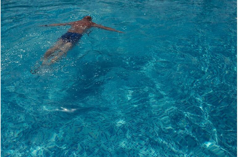 summer-water-vacation-pool