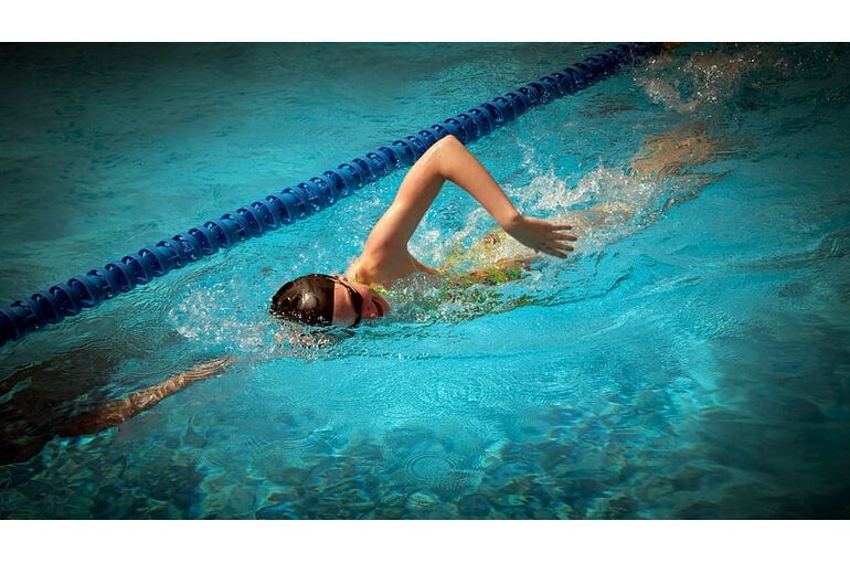 swimming-crawl-swimmer-pool