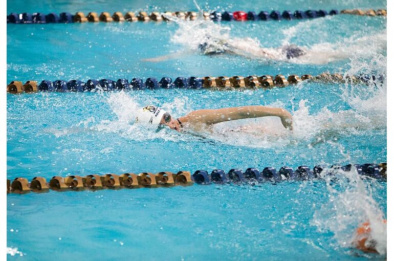 swimming-athlete-pool-competition-water-indoor
