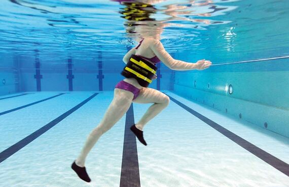 水中で体を動かしたり泳いだりして運動不足を解消しないですか